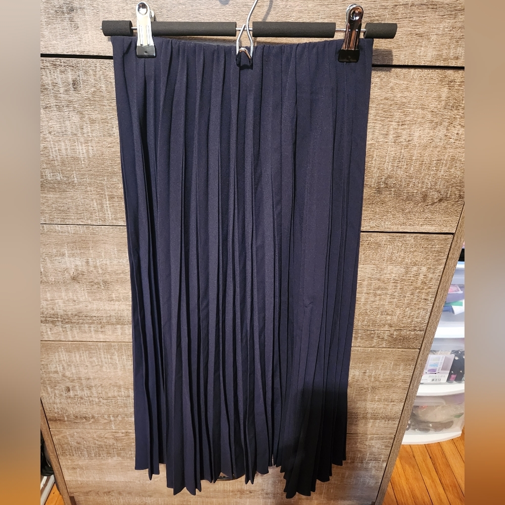 Pleated midi skirt